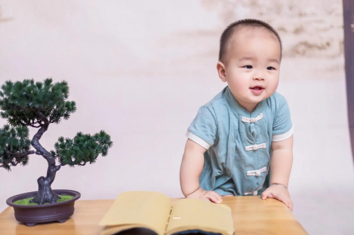 梧州宝宝爱吐奶是什么原因